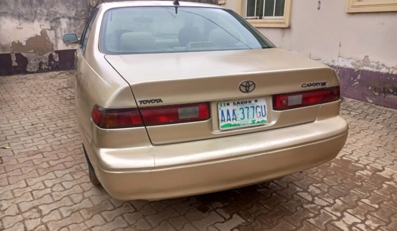 
								2002 Toyota Camry full									
