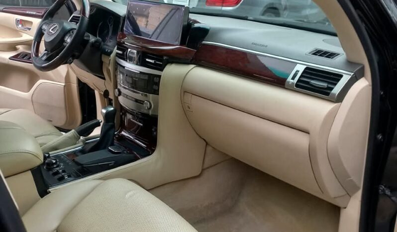 
								2024 Lexus LX600 full									