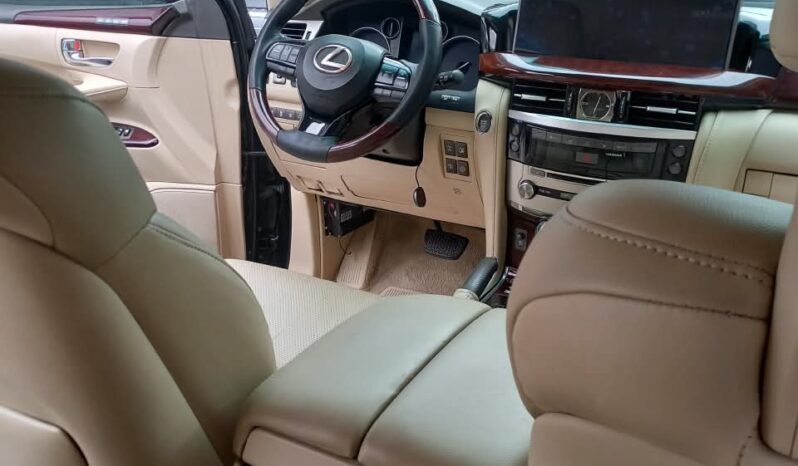 
								2024 Lexus LX600 full									