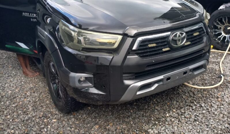 
								2022 Toyota Hilux full									