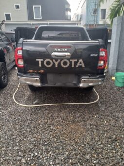 
										2022 Toyota Hilux full									