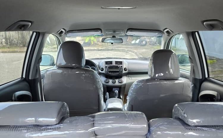 
								2010 Toyota RAV4 full									