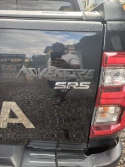 
										2022 Toyota Hilux full									