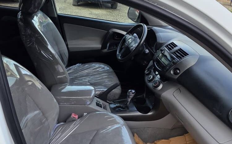 
								2010 Toyota RAV4 full									