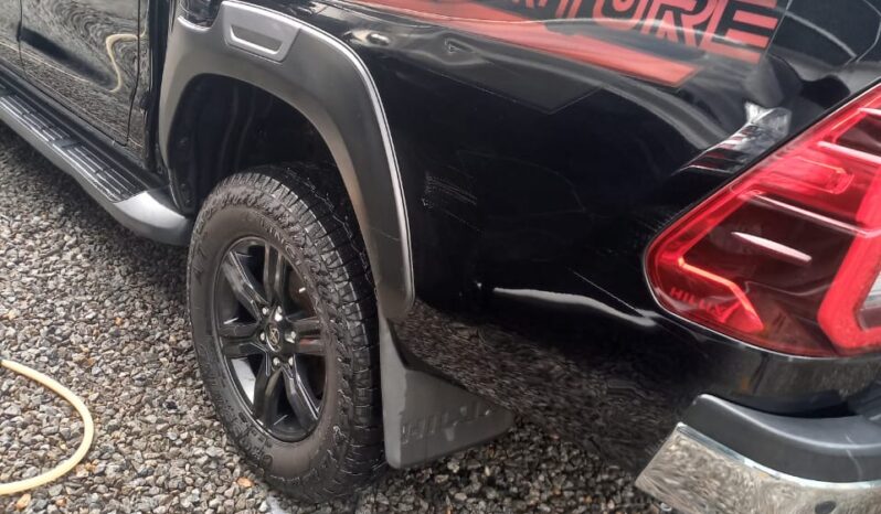 
								2022 Toyota Hilux full									