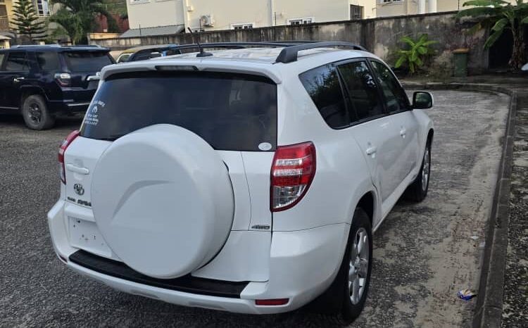 
								2010 Toyota RAV4 full									