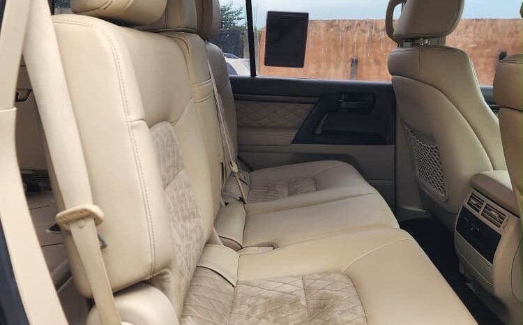 
								2019 Toyota Land Cruiser full									