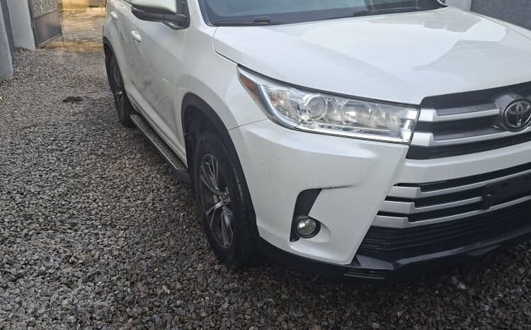
								2017 Toyota Highlander full									