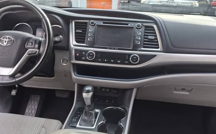 
								2017 Toyota Highlander full									