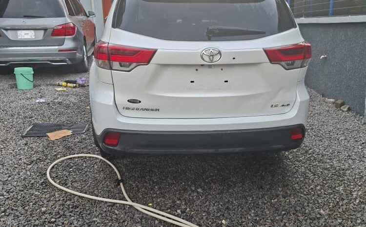 
								2017 Toyota Highlander full									