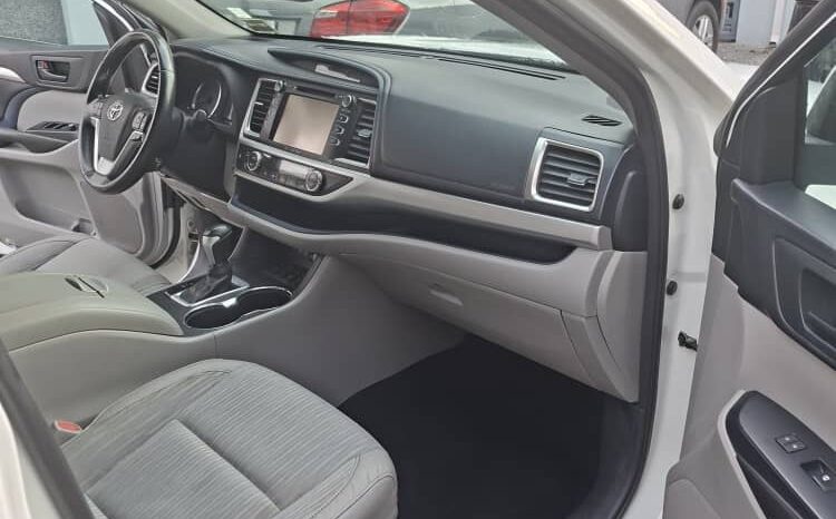 
								2017 Toyota Highlander full									