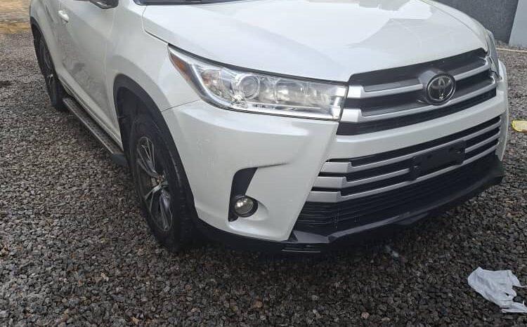
								2017 Toyota Highlander full									