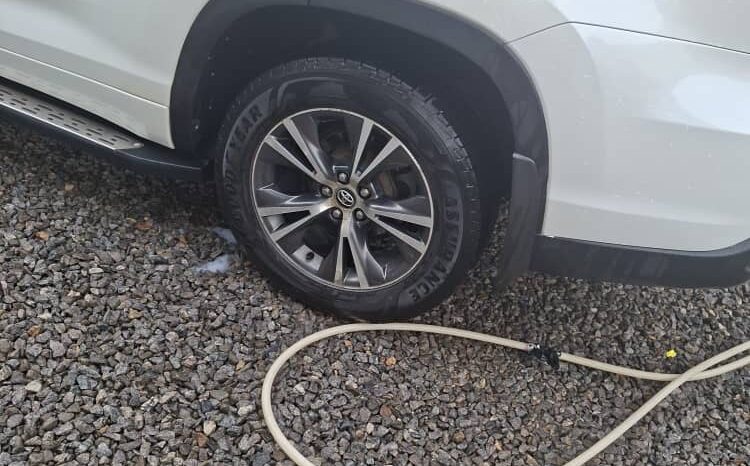 
								2017 Toyota Highlander full									